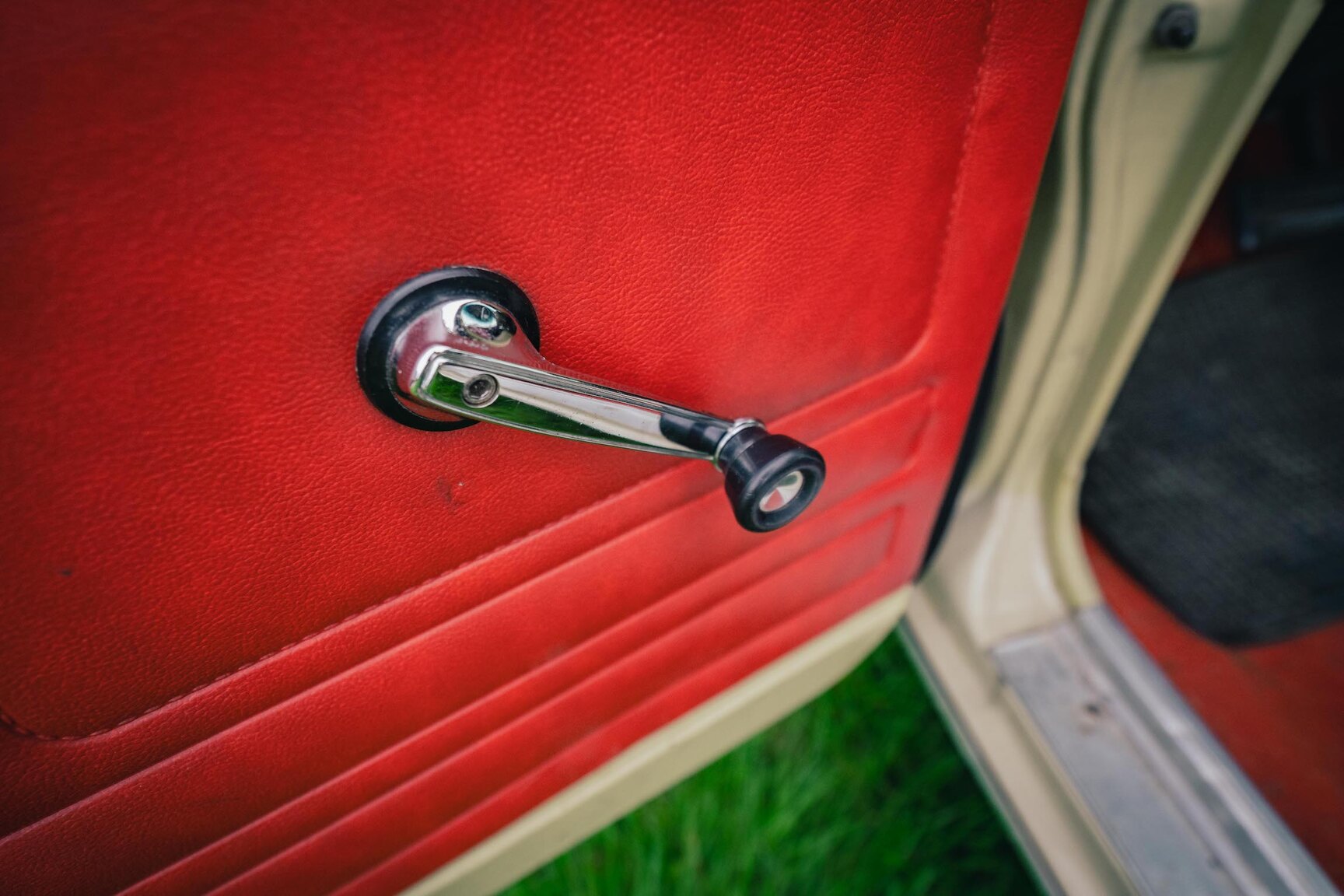 Interior image of 1972 Plymouth Duster 360 (23)