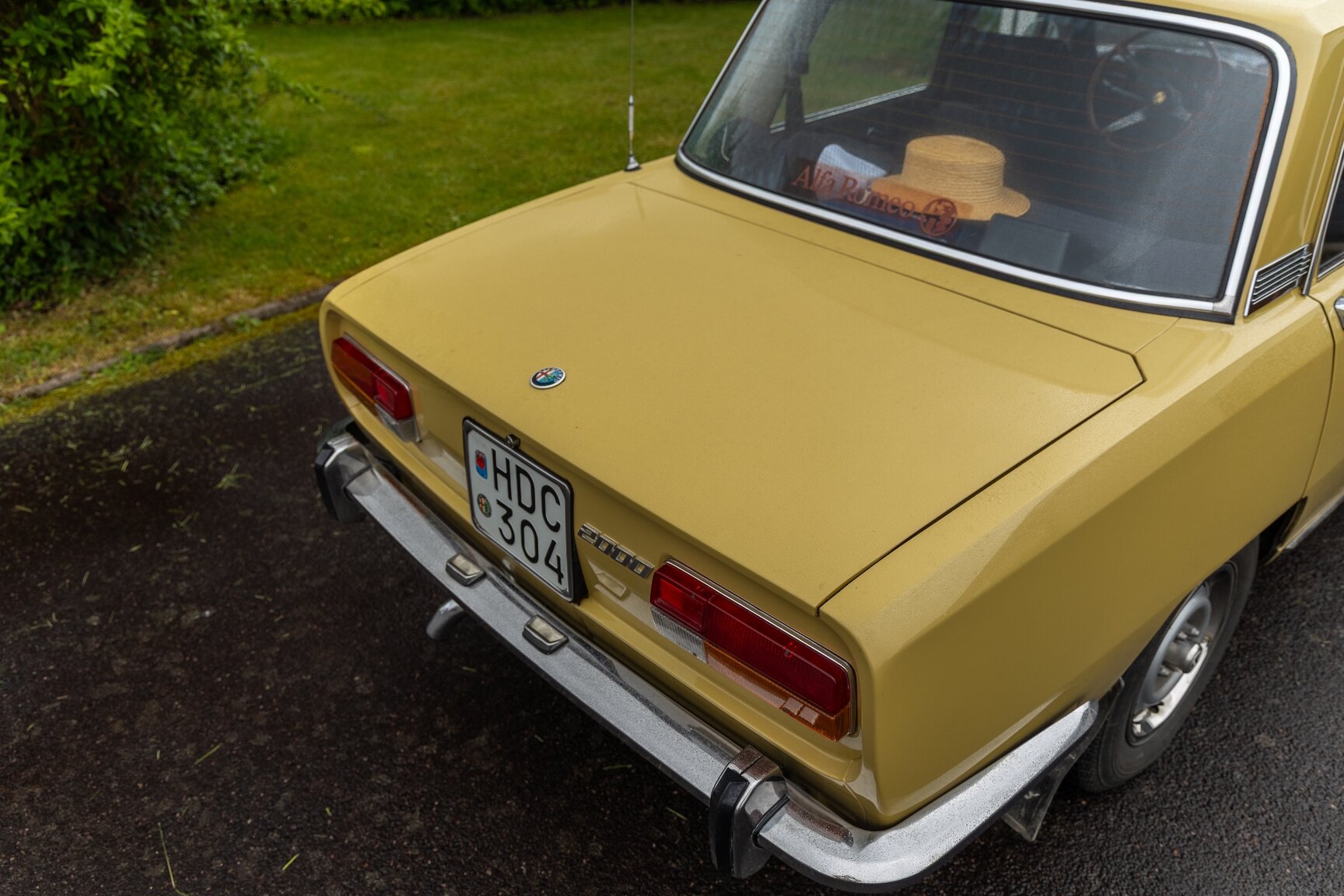Exterior image of 1974 Alfa Romeo Berlina 2000