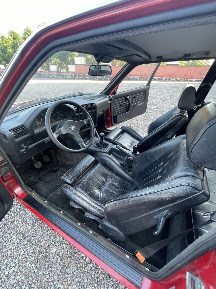 Interiörbild 1987 BMW 320i