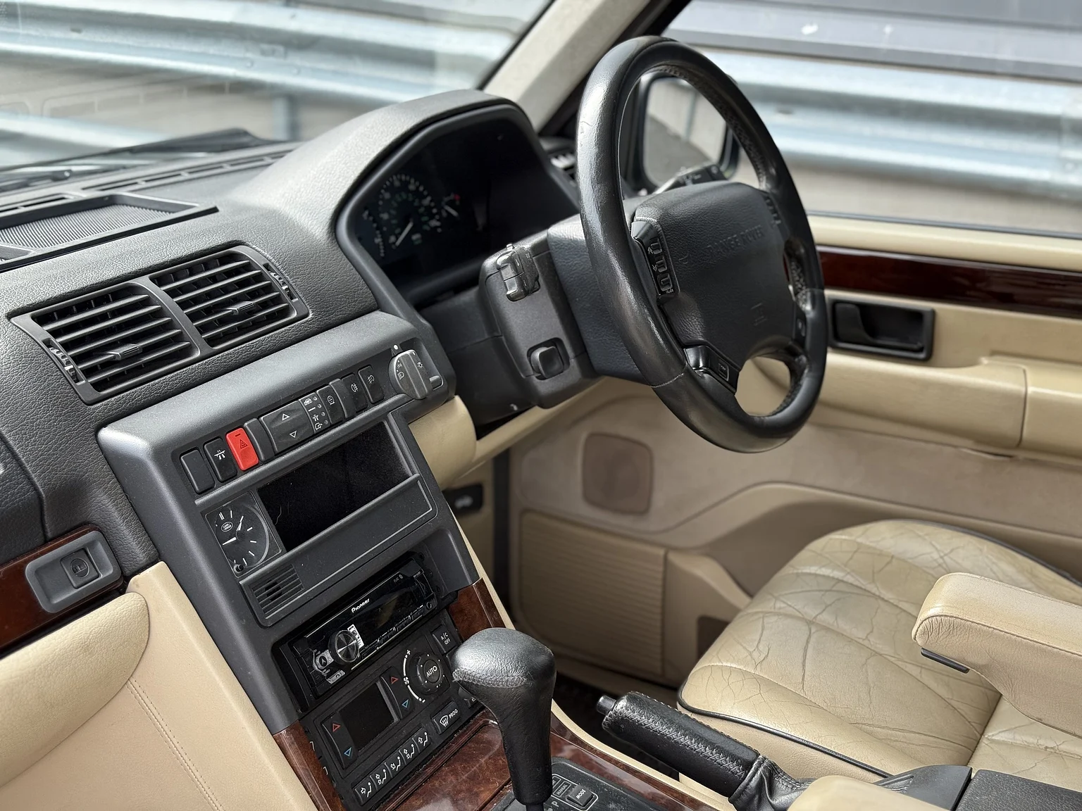 Interior image of 1998 Land Rover Range Rover P38 (47)