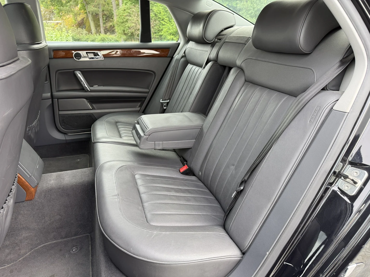 Interior image of 2013 Volkswagen Phaeton 3.0 TDI (48)