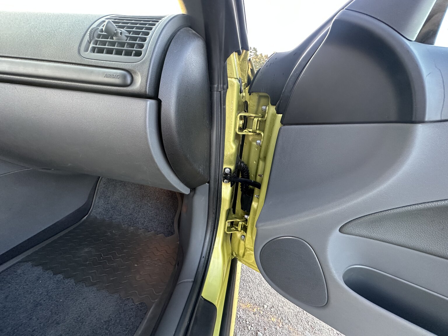 Interior image of 2004 SAAB 9.3 Aero Convertible 2.0T