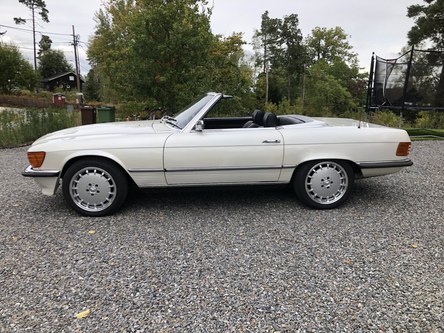 Exteriörbild på 1972 Mercedes-Benz 350 SL