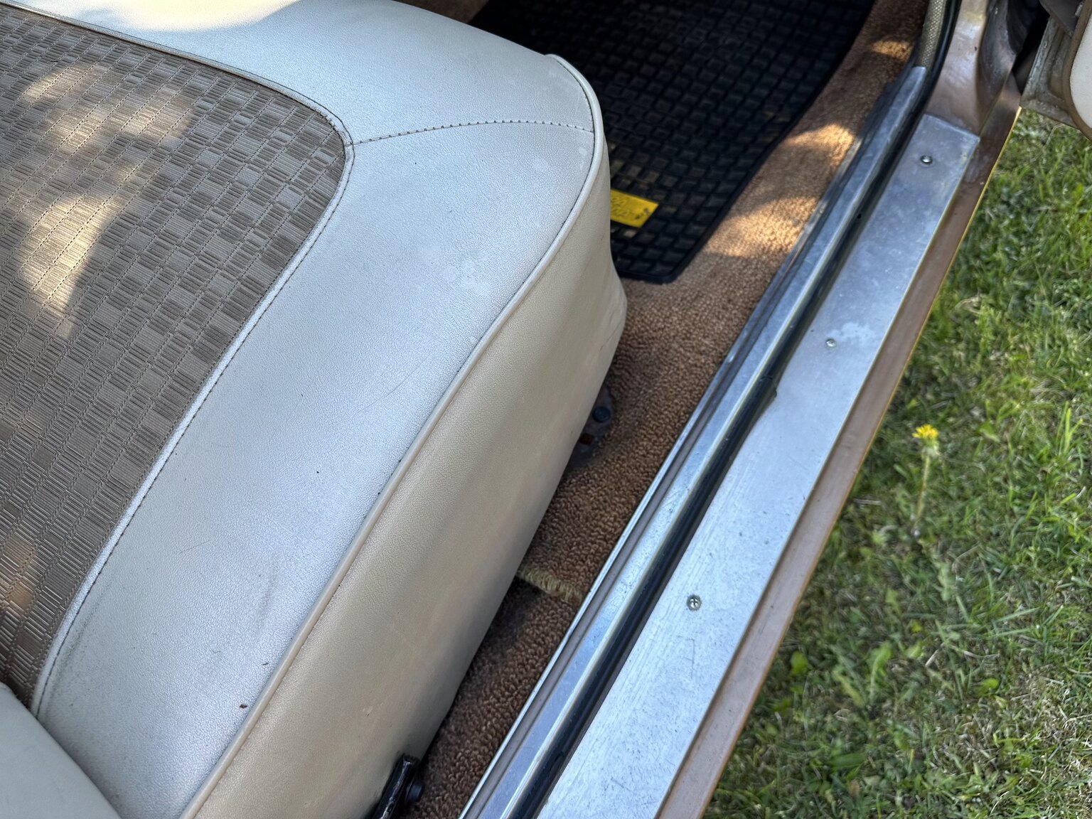 Interiörbild 1966 Plymouth Valiant 100 2-door Sedan