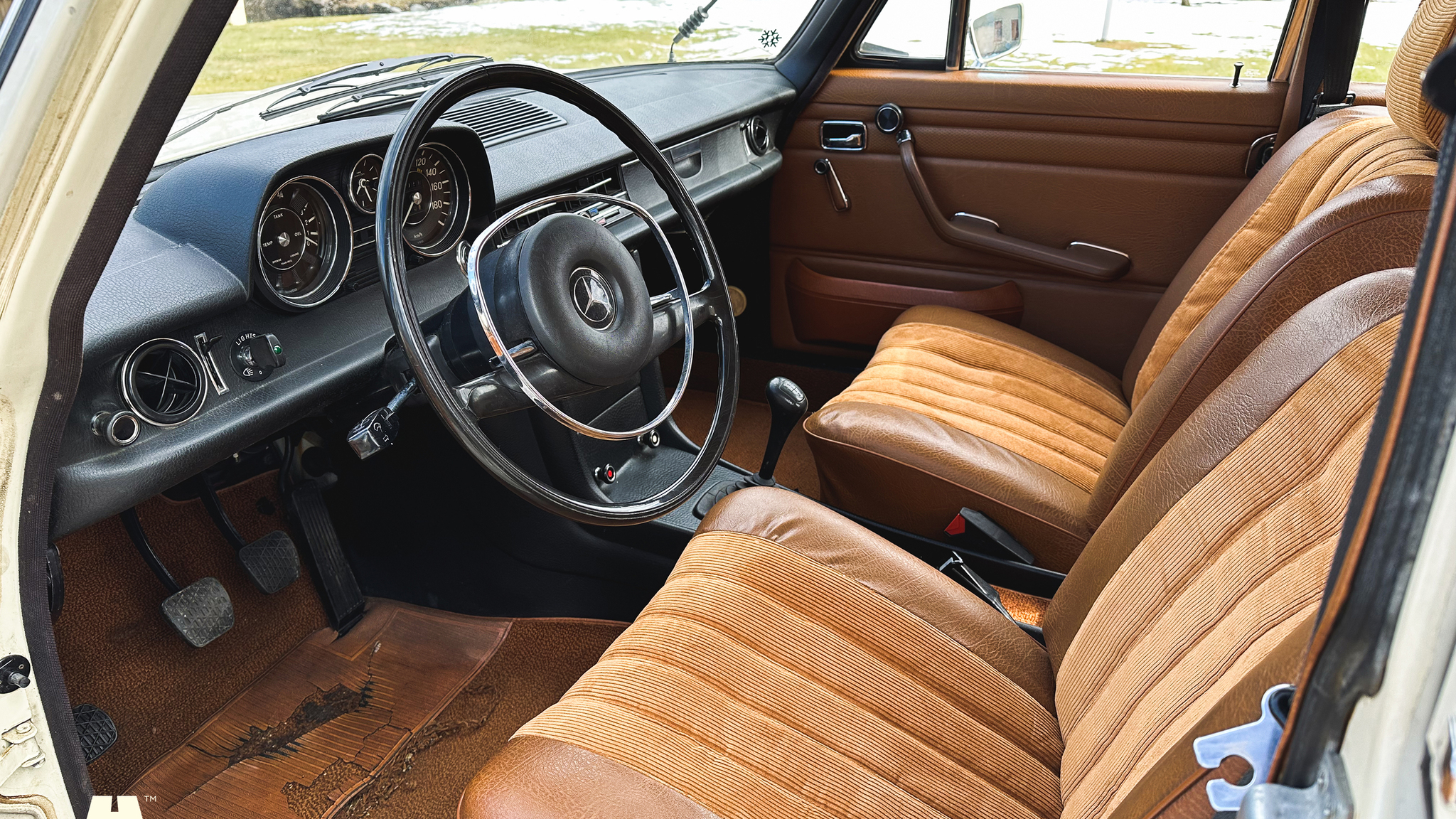 Innenraumfoto von 1972 Mercedes-Benz 200
