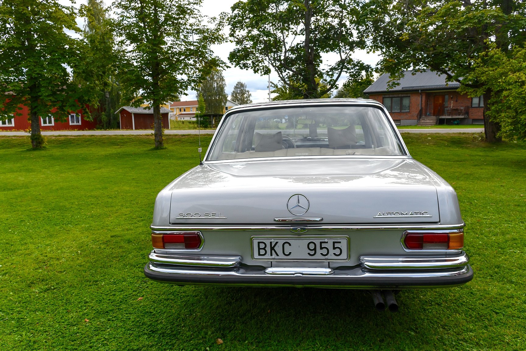 Exterior image of 1969 Mercedes-Benz 300 SEL