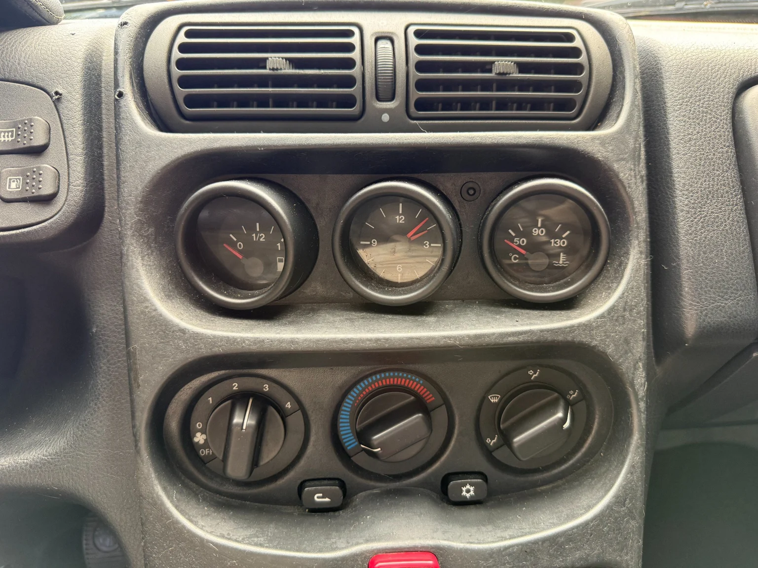 Innenraumfoto von 1997 Alfa Romeo GTV (9)
