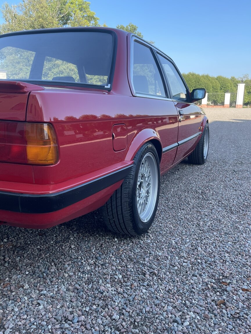 Exteriörbild på 1987 BMW 320i