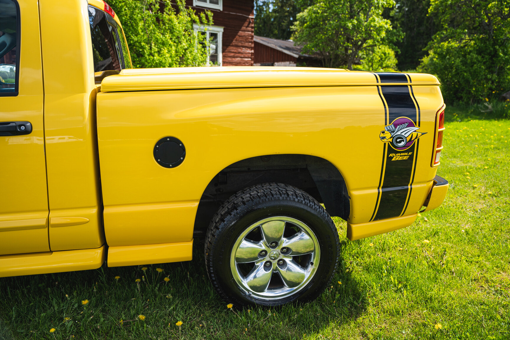 Exteriörbild på 2005 Dodge Ram 1500 Bumble Bee