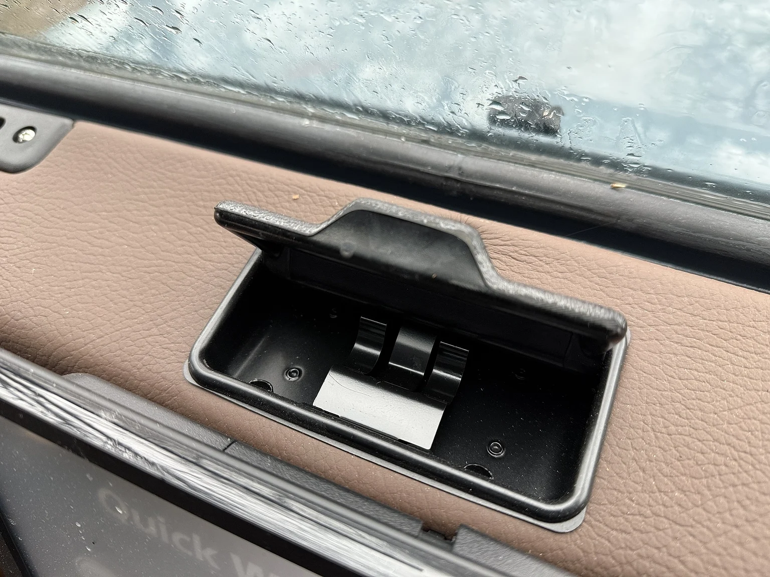 Interior image of 2000 Land Rover Defender 110 C (15)