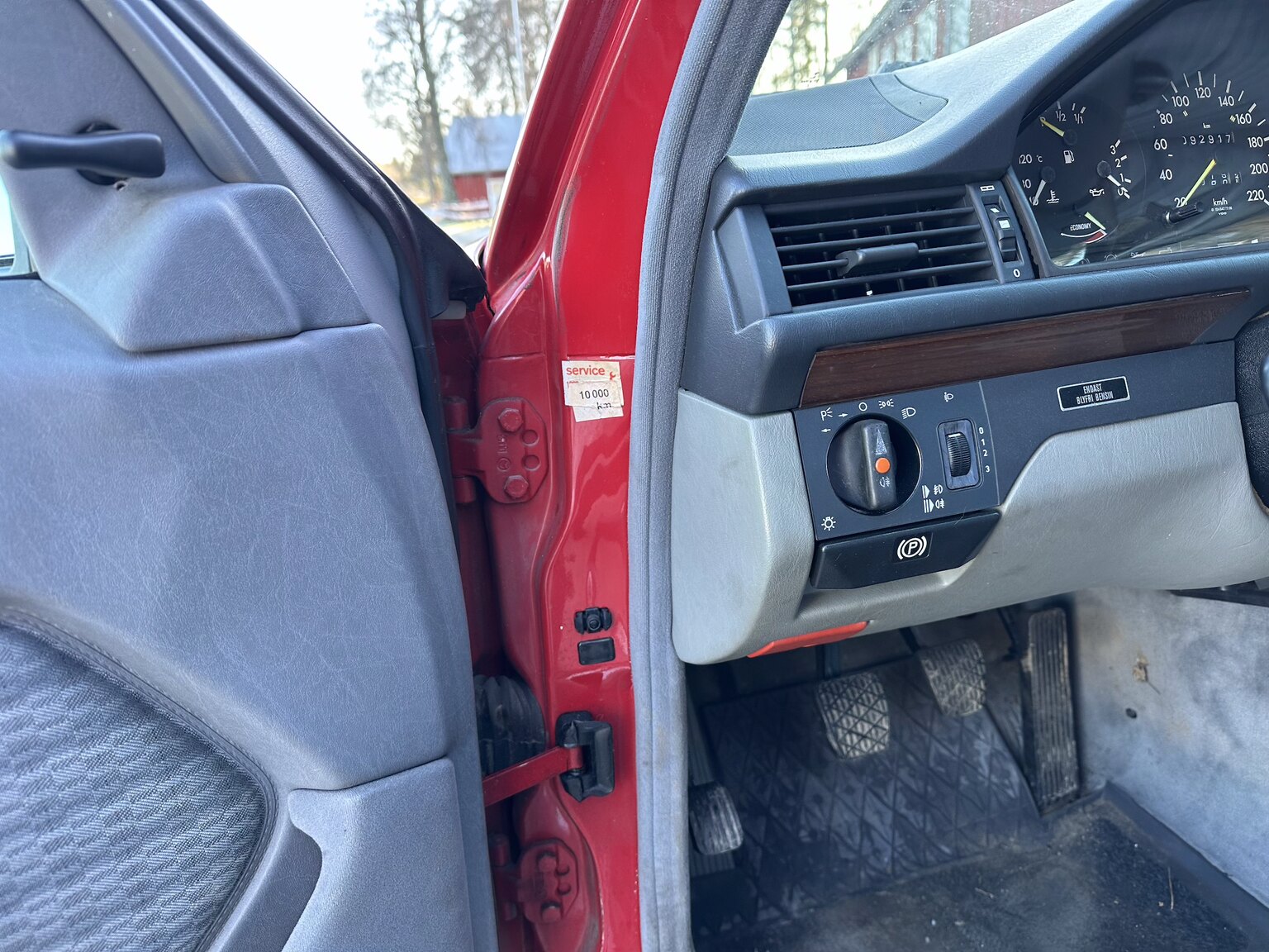 Interior image of 1990 Mercedes-Benz 200 E