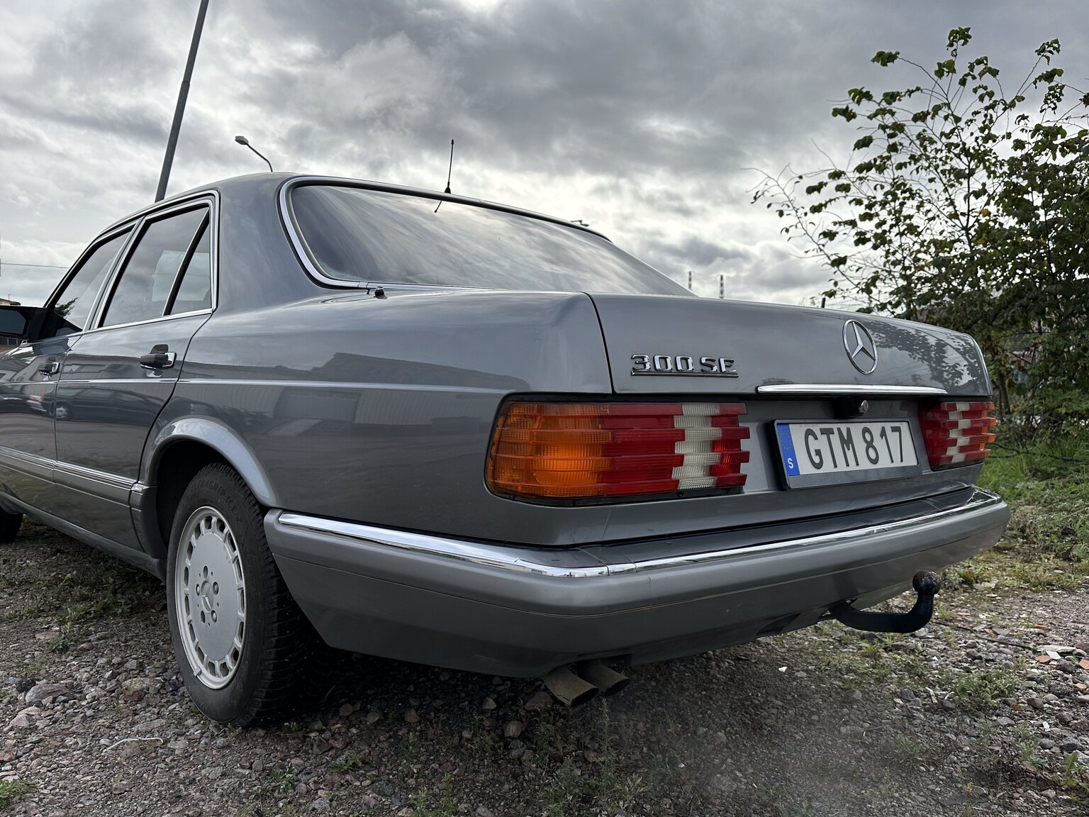 Exterior image of 1987 Mercedes 300 SE