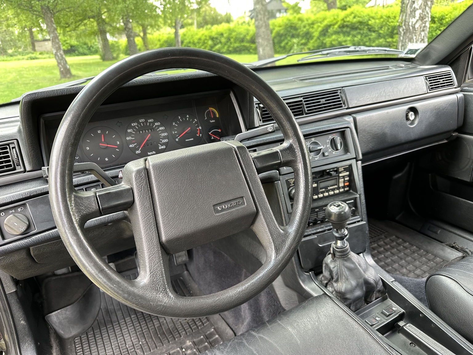 Interior image of 1990 Volvo 740 Turbo 16s