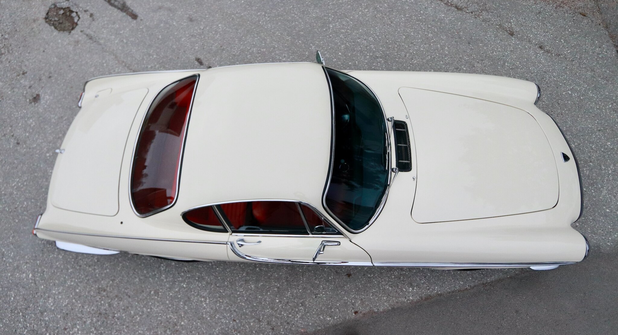 Exterior image of 1964 Volvo P 1800S (14)