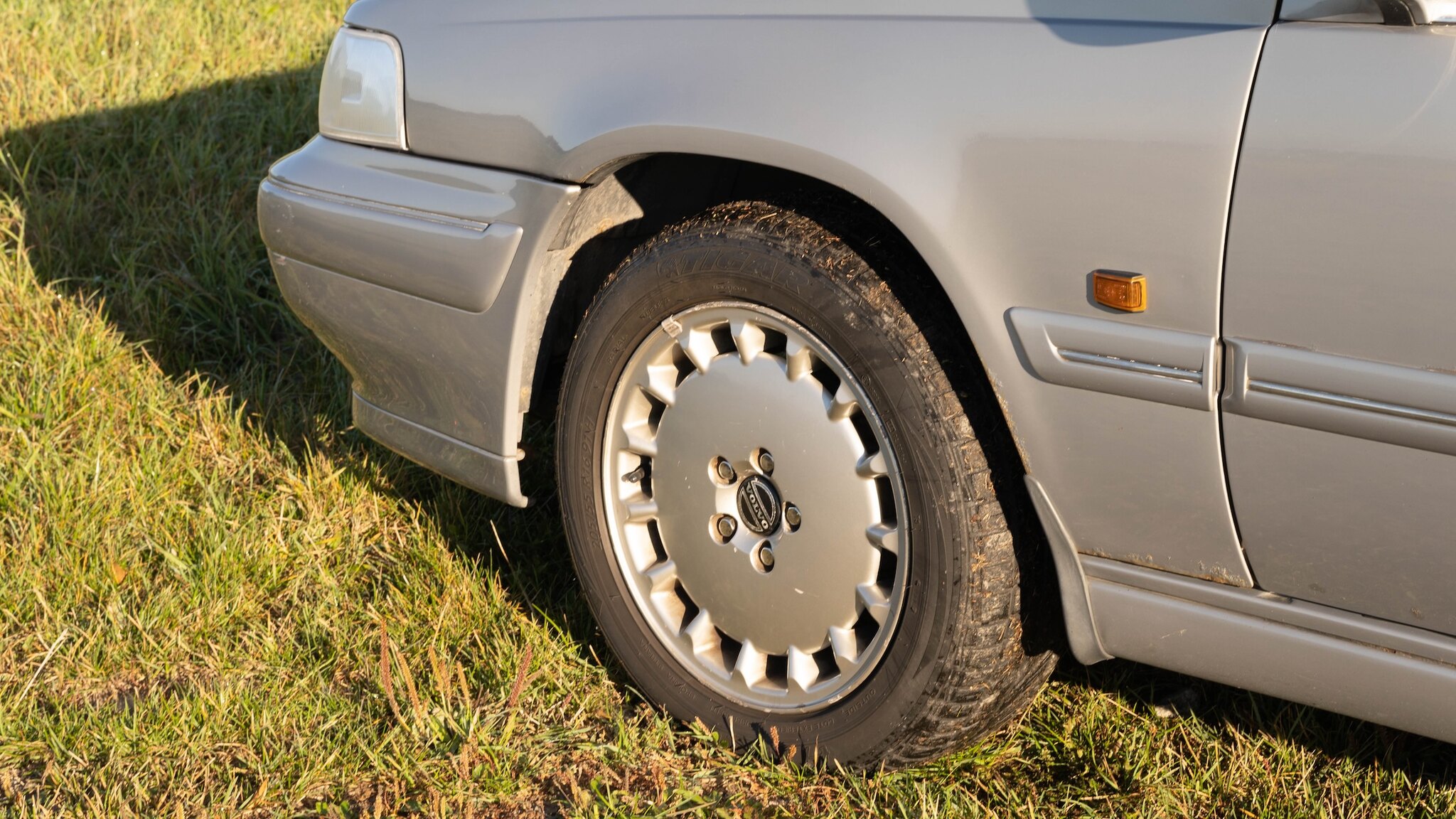 Exterior image of 1996 VOLVO 960 Executive