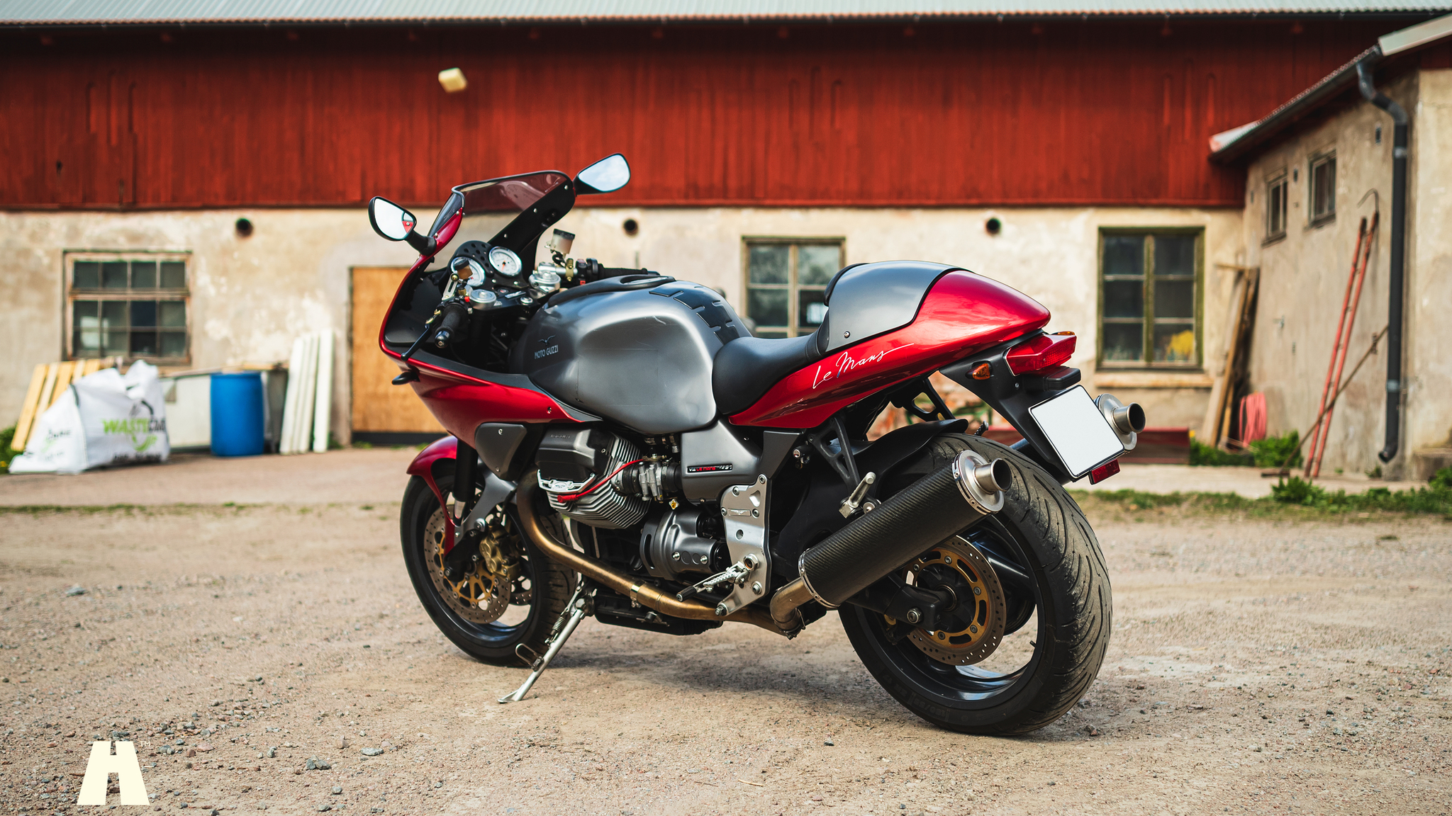 Exteriörbild på 2002 Moto Guzzi V11 Le Mans (8)