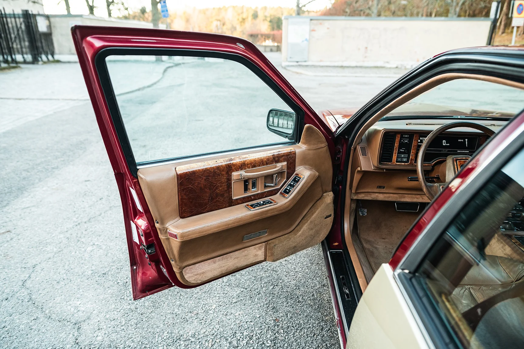 Interior image of 1989 Cadillac Seville (32)