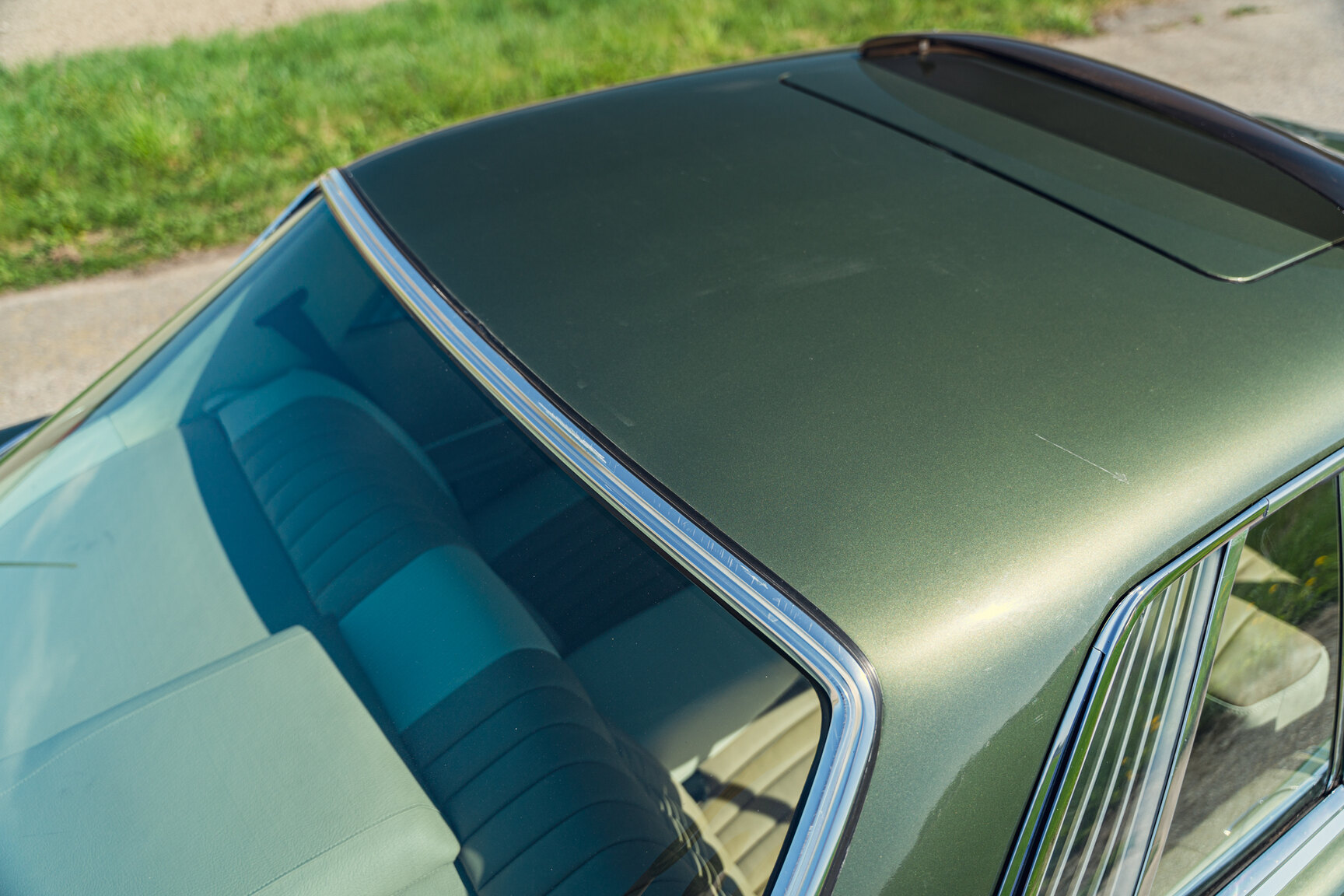 Exteriörbild på 1976 Mercedes-Benz 450 SLC (16)