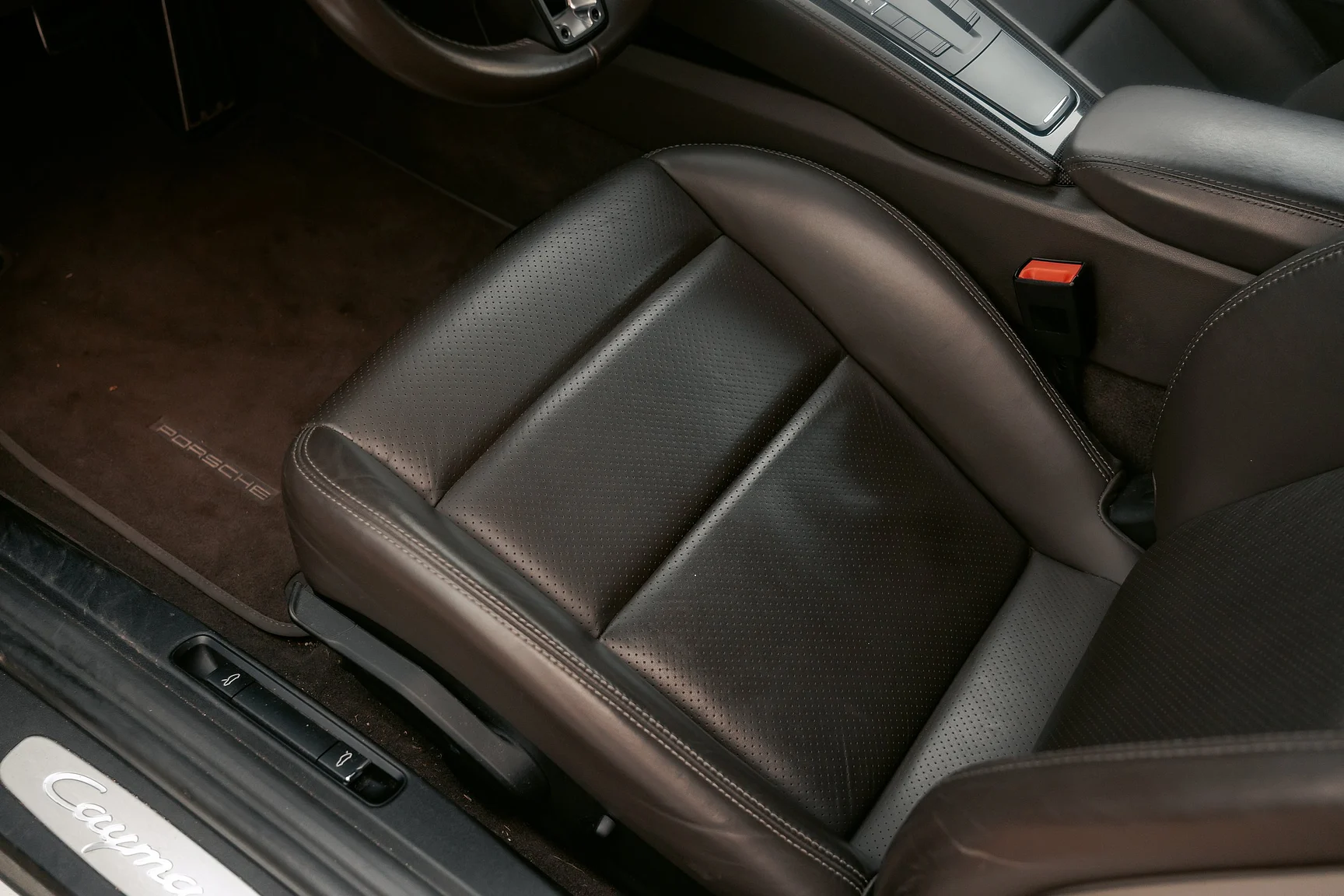Innenraumfoto von 2017 Porsche 718 Cayman S (5)