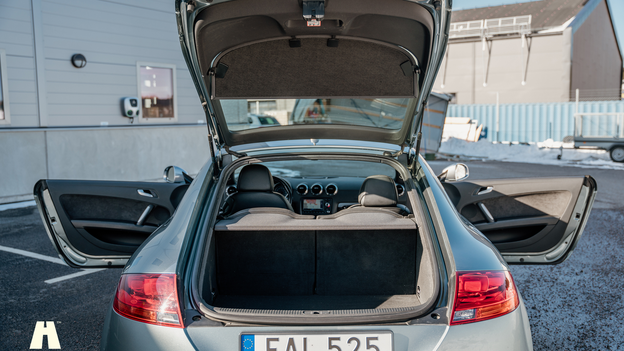 Interior image of 2009 Audi TTS (40)