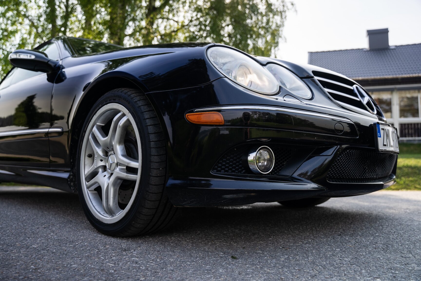 Exterior image of 2009 Mercedes-Benz CLK 550