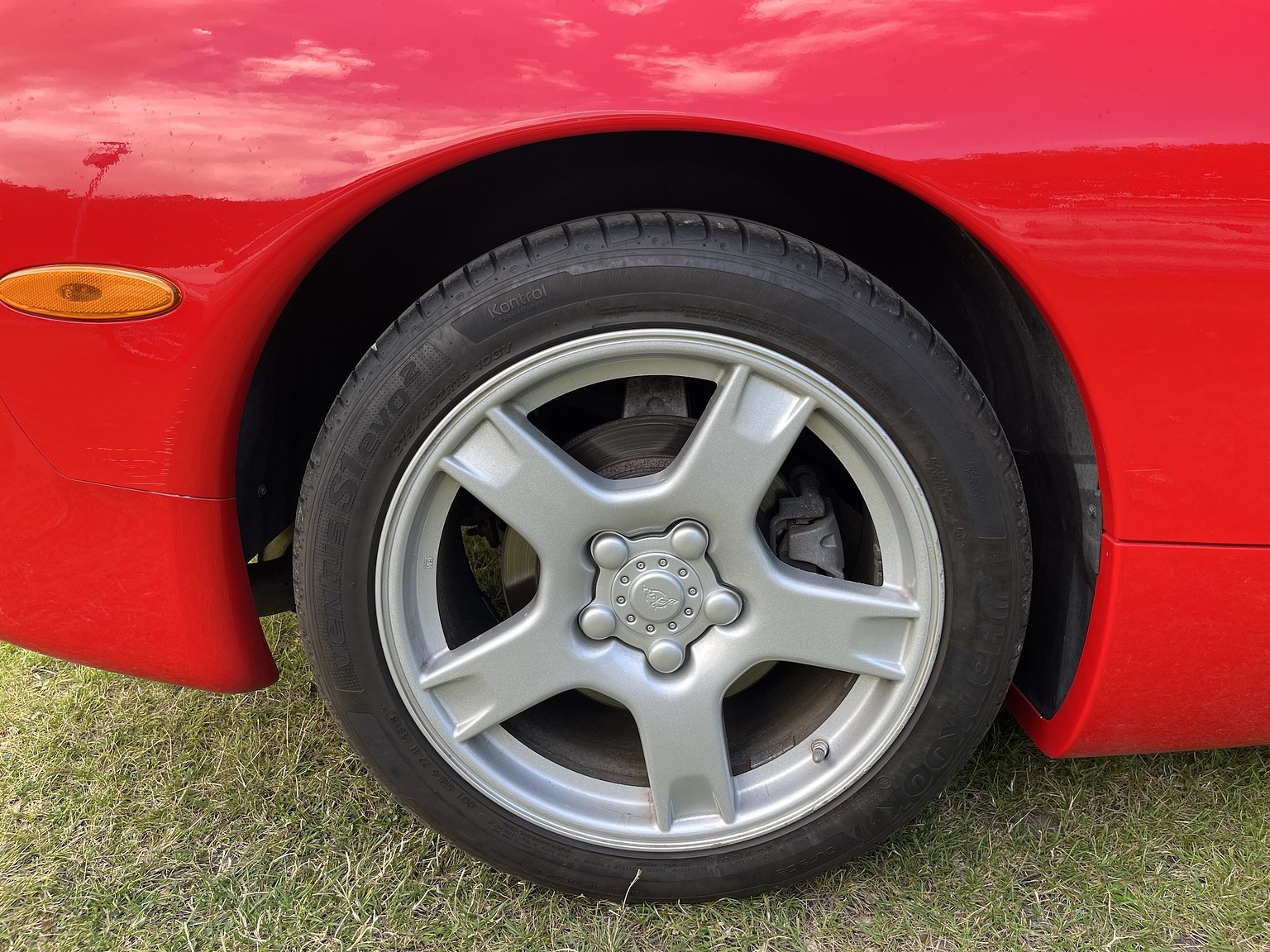 Exterior image of 2000 Chevrolet Corvette Cabriolet