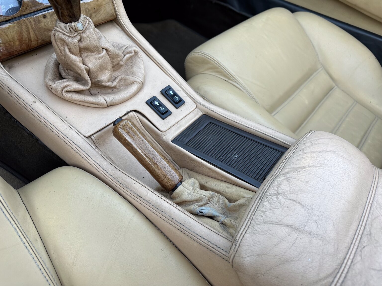 Innenraumfoto von 1987 Maserati Biturbo Spyder