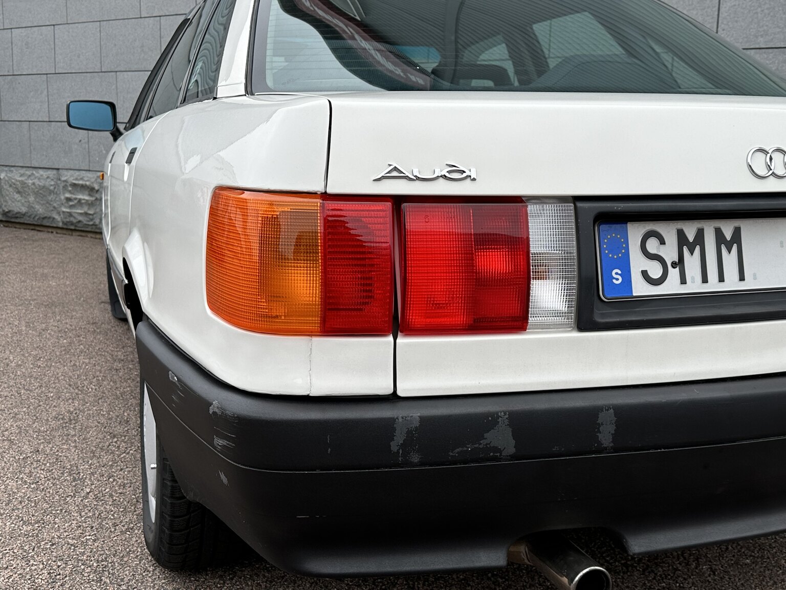 Exteriörbild på 1988 Audi 80 (45)