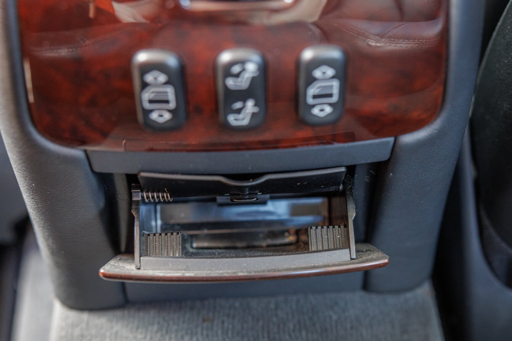 Interior image of 2000 Mercedes-Benz CL600
