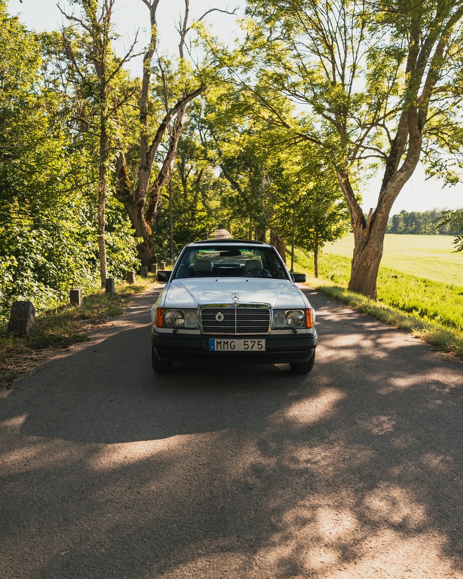 Exteriörbild på 1987 Mercedes-Benz 230E