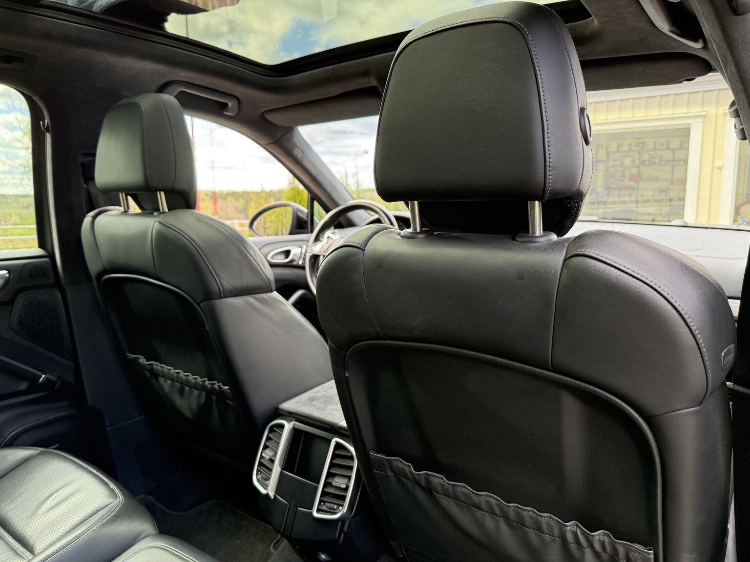 Interior image of 2013 Porsche Cayenne GTS