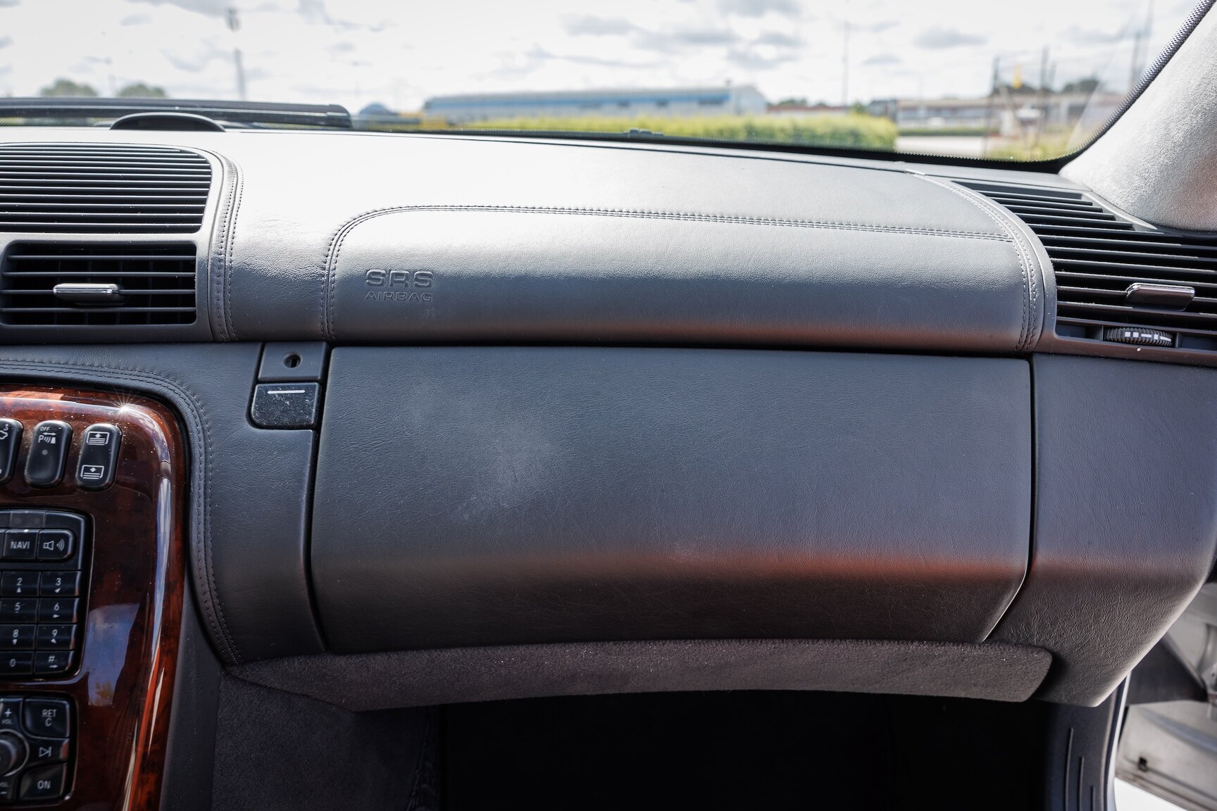 Interior image of 2000 Mercedes-Benz CL600