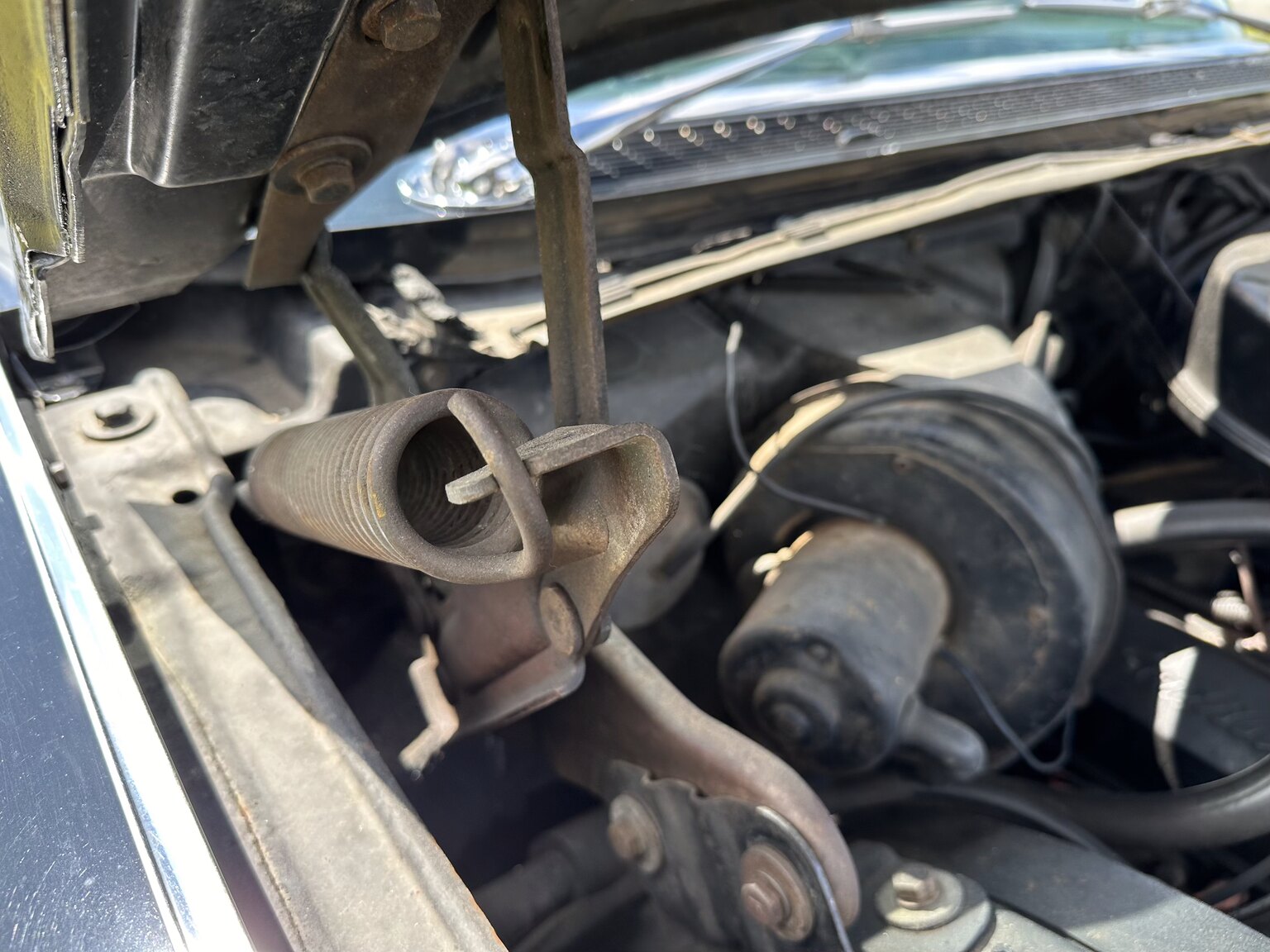 Image of 1964 Cadillac Fleetwood Seventy-Five Limousine mechanics (16)