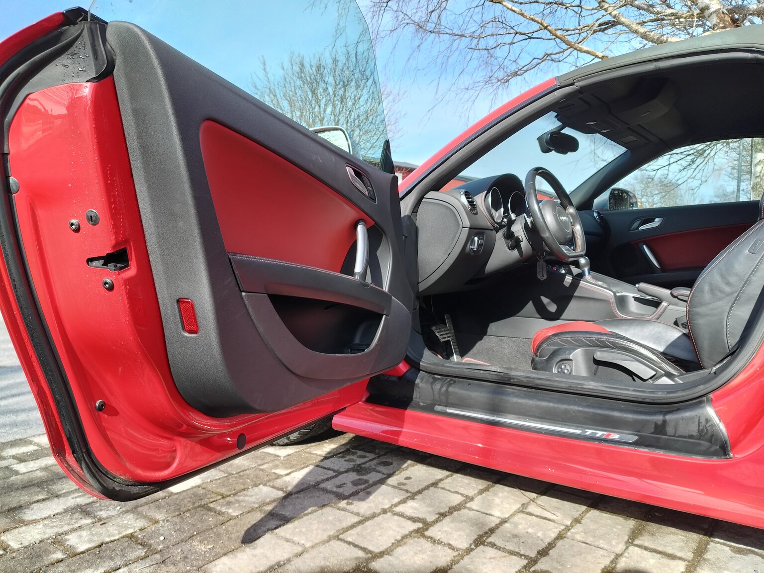 Innenraumfoto von 2009 Audi TTS Roadster
