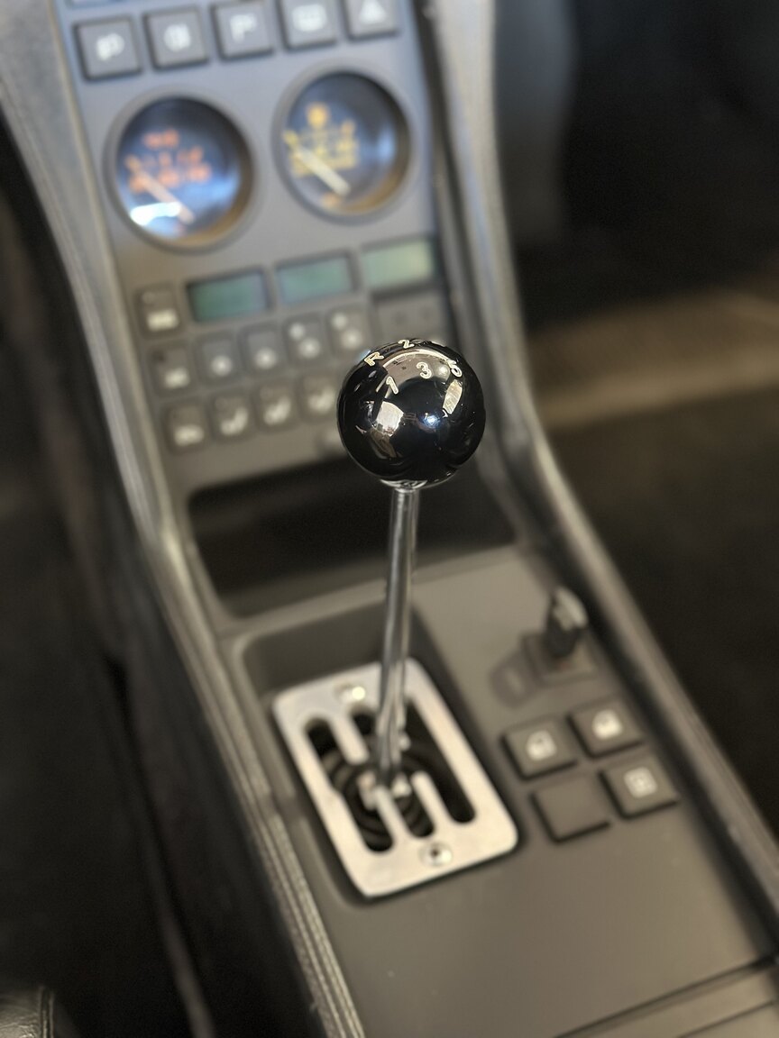 Interior image of 1990 Ferrari 348 (15)