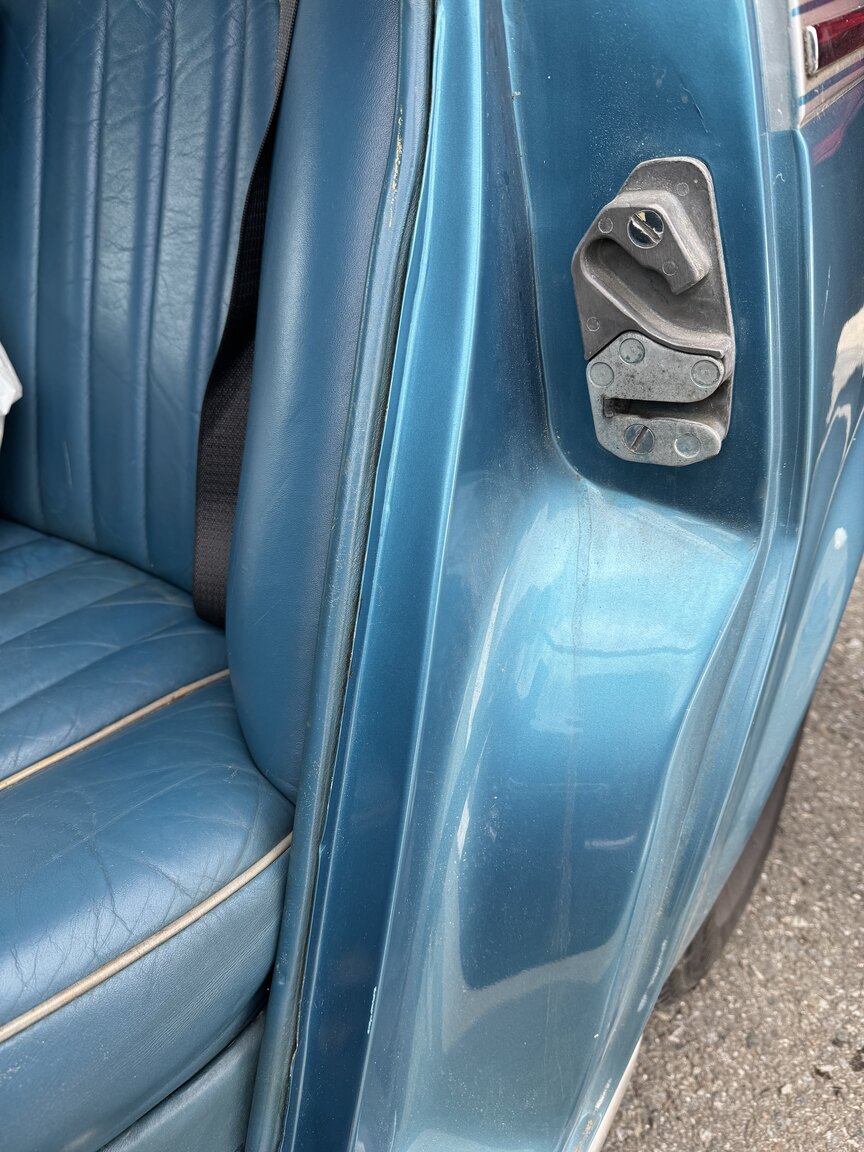 Interior image of 1976 Rolls-Royce Silver Shadow