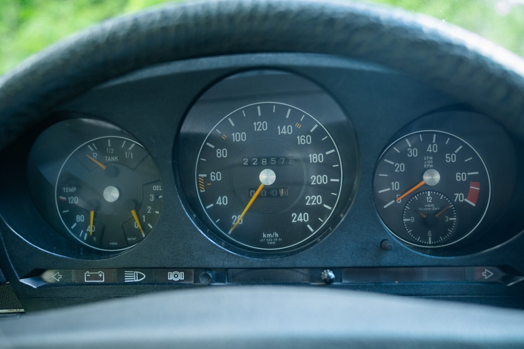 Interior image of 1975 Mercedes-Benz 350 SLC