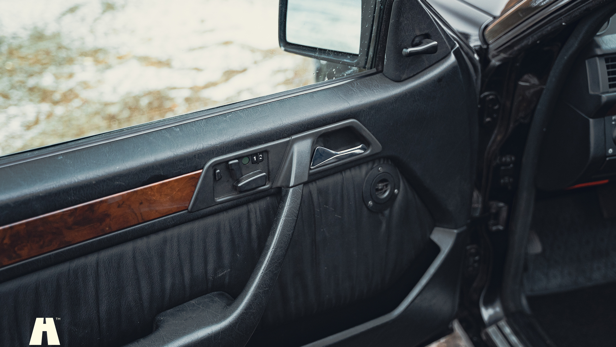 Innenraumfoto von 1990 Mercedes 300 CE-24