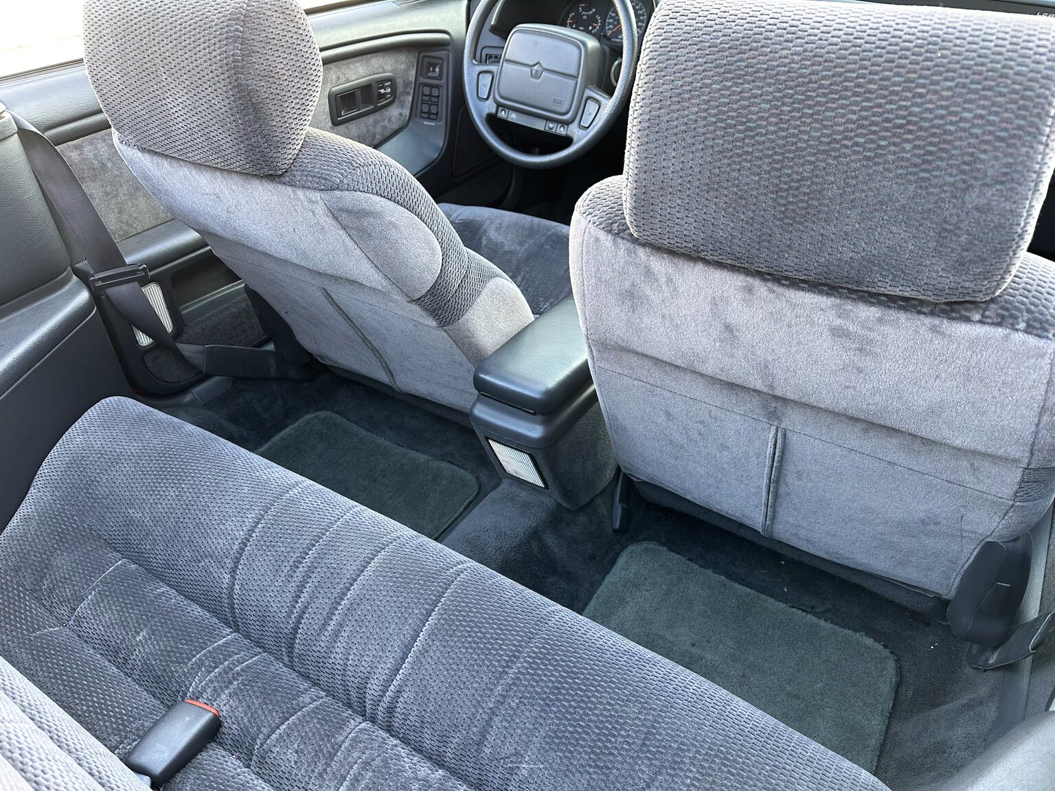 Innenraumfoto von 1995 Chrysler LeBaron
