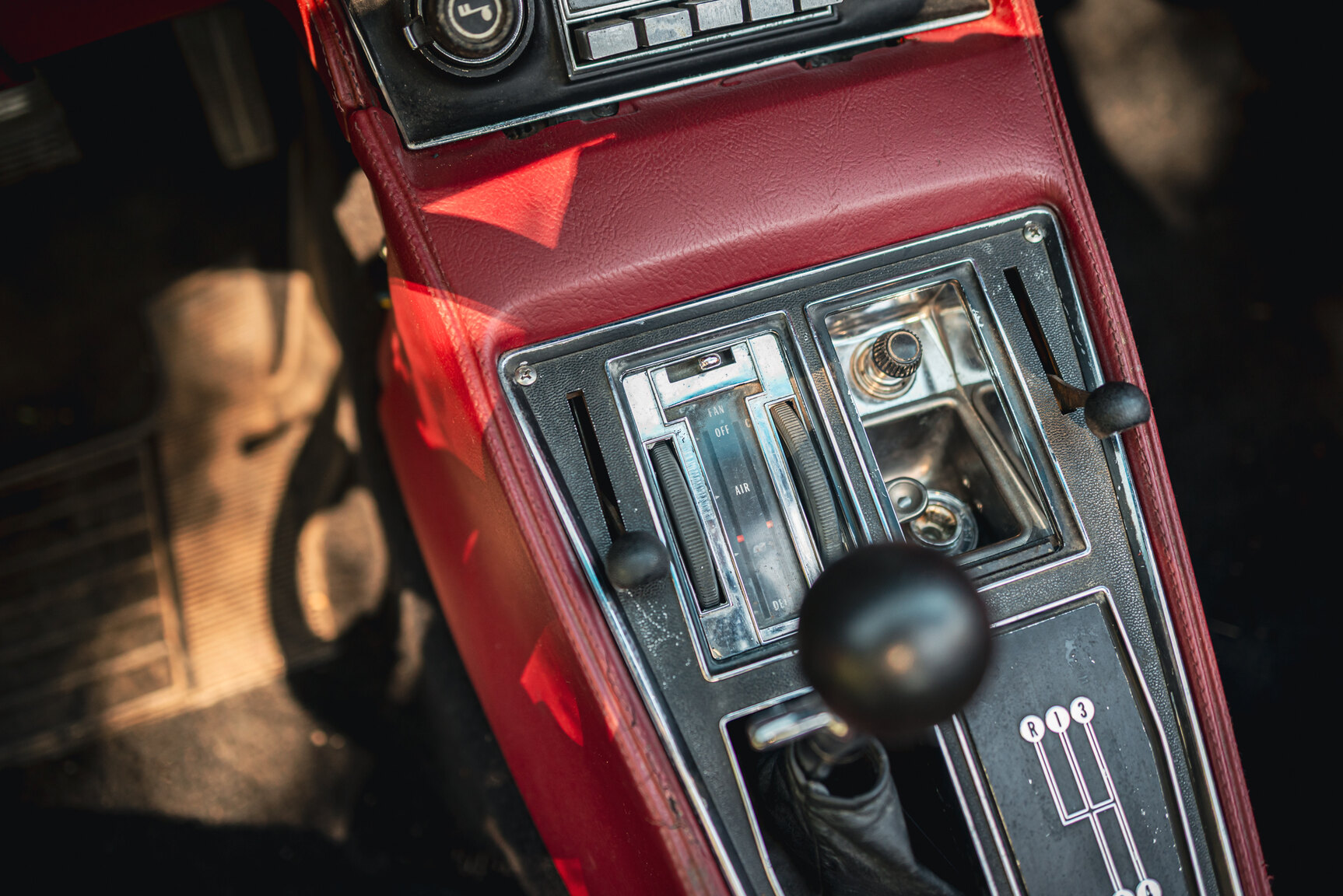 Interior image of 1975 Chevrolet Corvette Stingray (30)