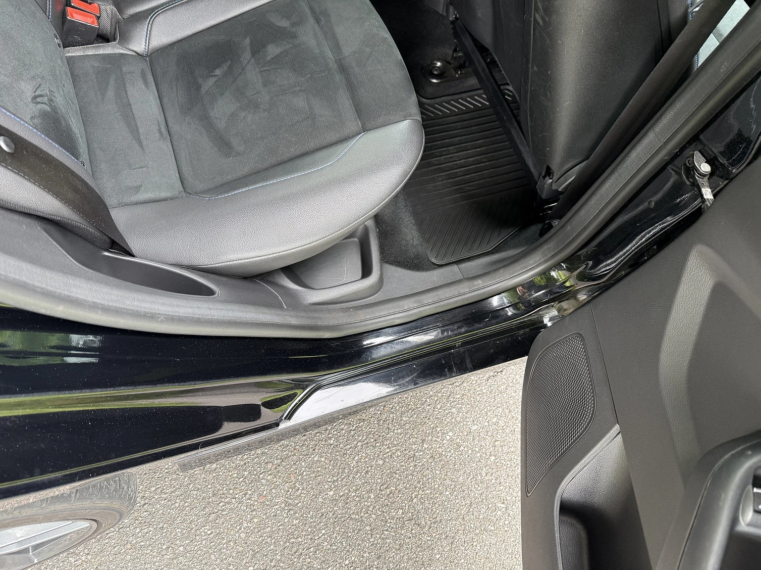 Innenraumfoto von 2016 Ford Focus RS (48)