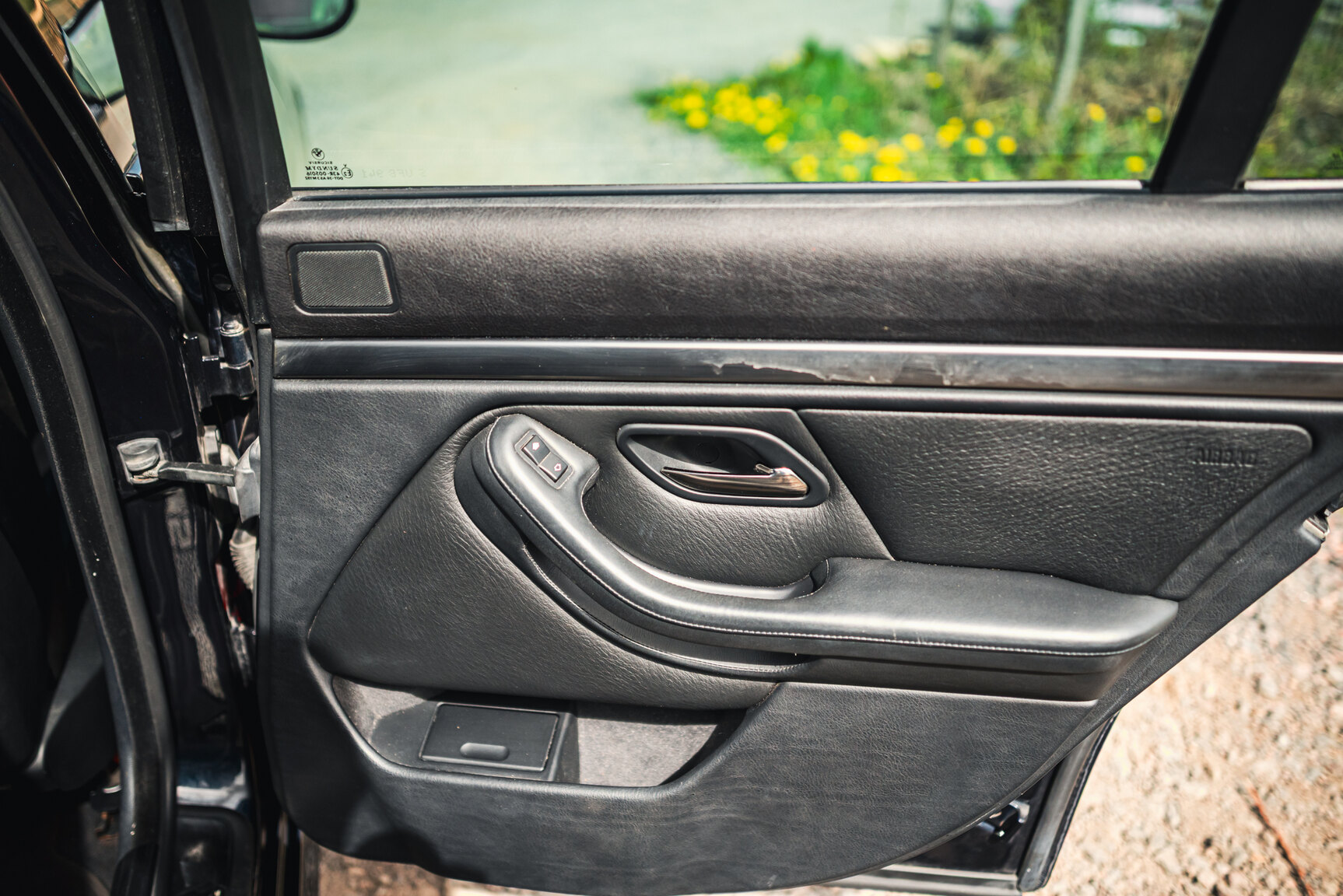 Interior image of 2000 BMW M5 E39