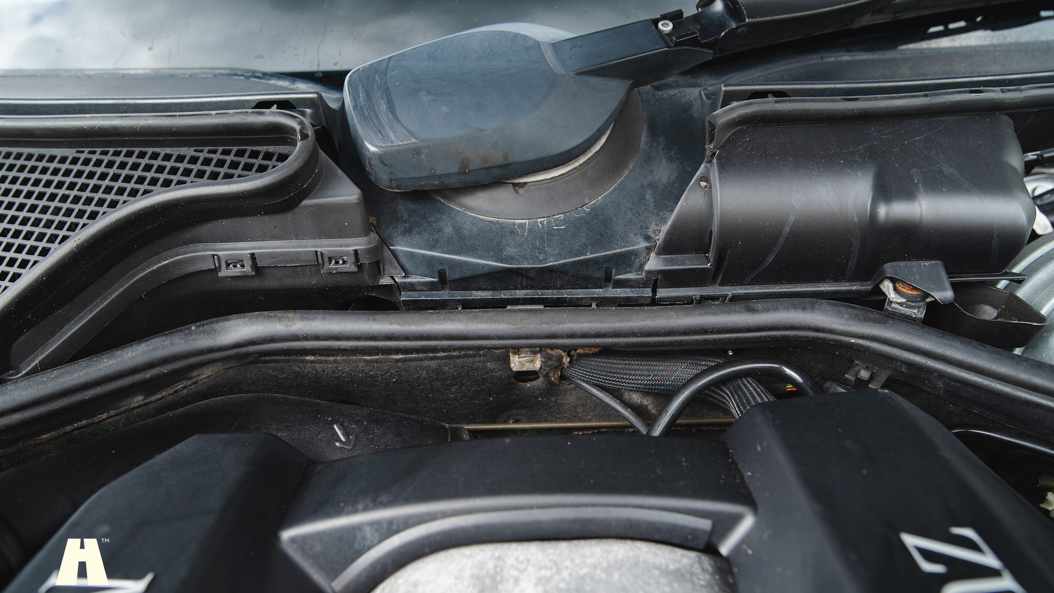 Image of 2000 Mercedes E430 mechanics