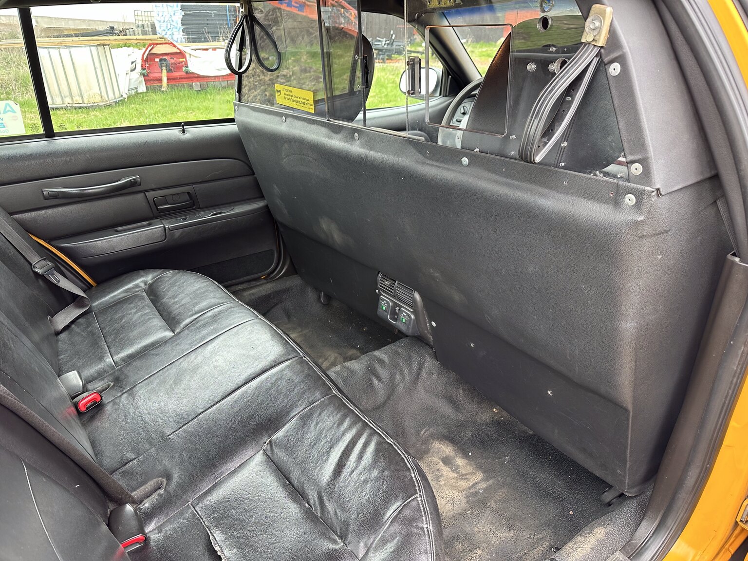 Innenraumfoto von 2011 Ford Crown Victoria New York Cab (34)