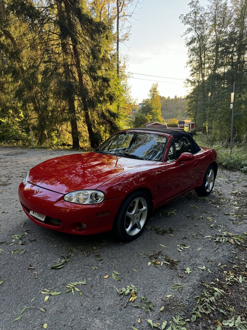 Exterior image of 2004 Mazda MX-5