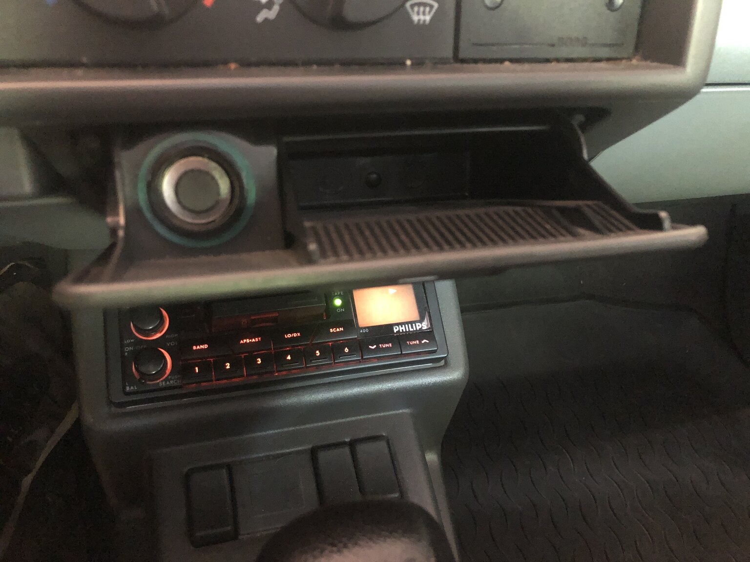 Interior image of 1990 Renault 5 (16)