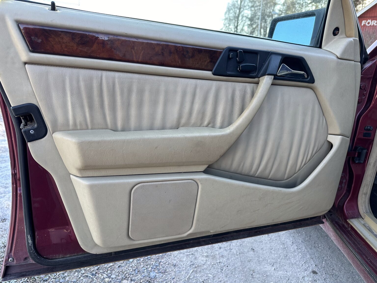 Interior image of 1992 Mercedes-Benz 300 TE-24