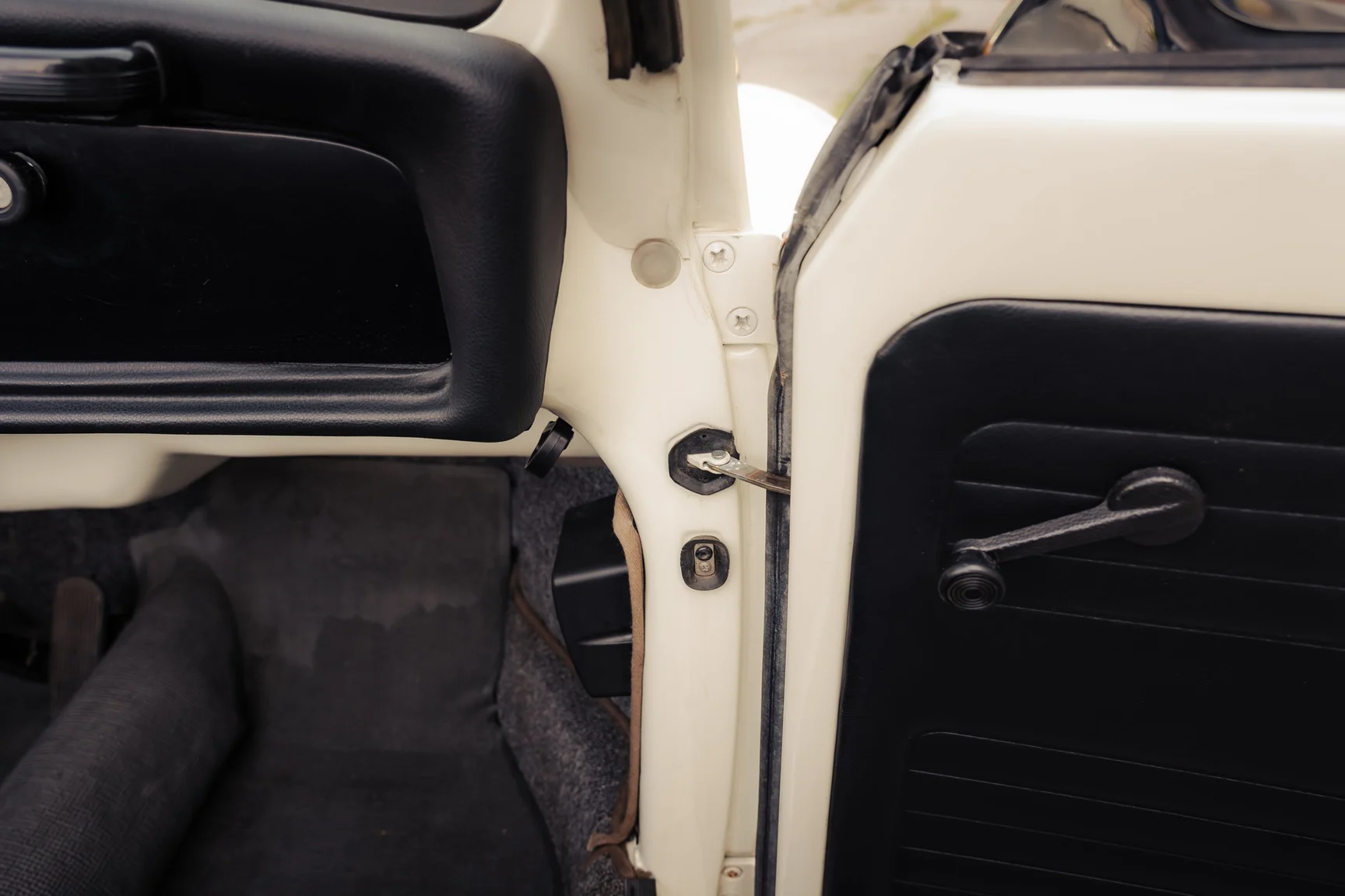 Interior image of 1972 Volkswagen 1302 S Cabriolet (35)
