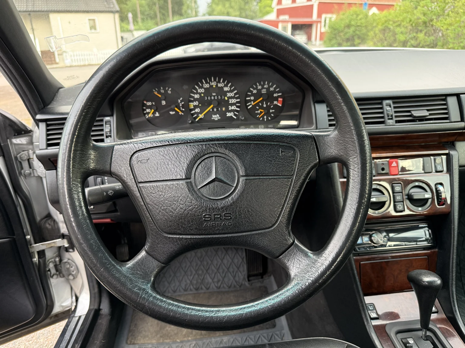 Innenraumfoto von 1994 Mercedes-Benz E 320 T (14)