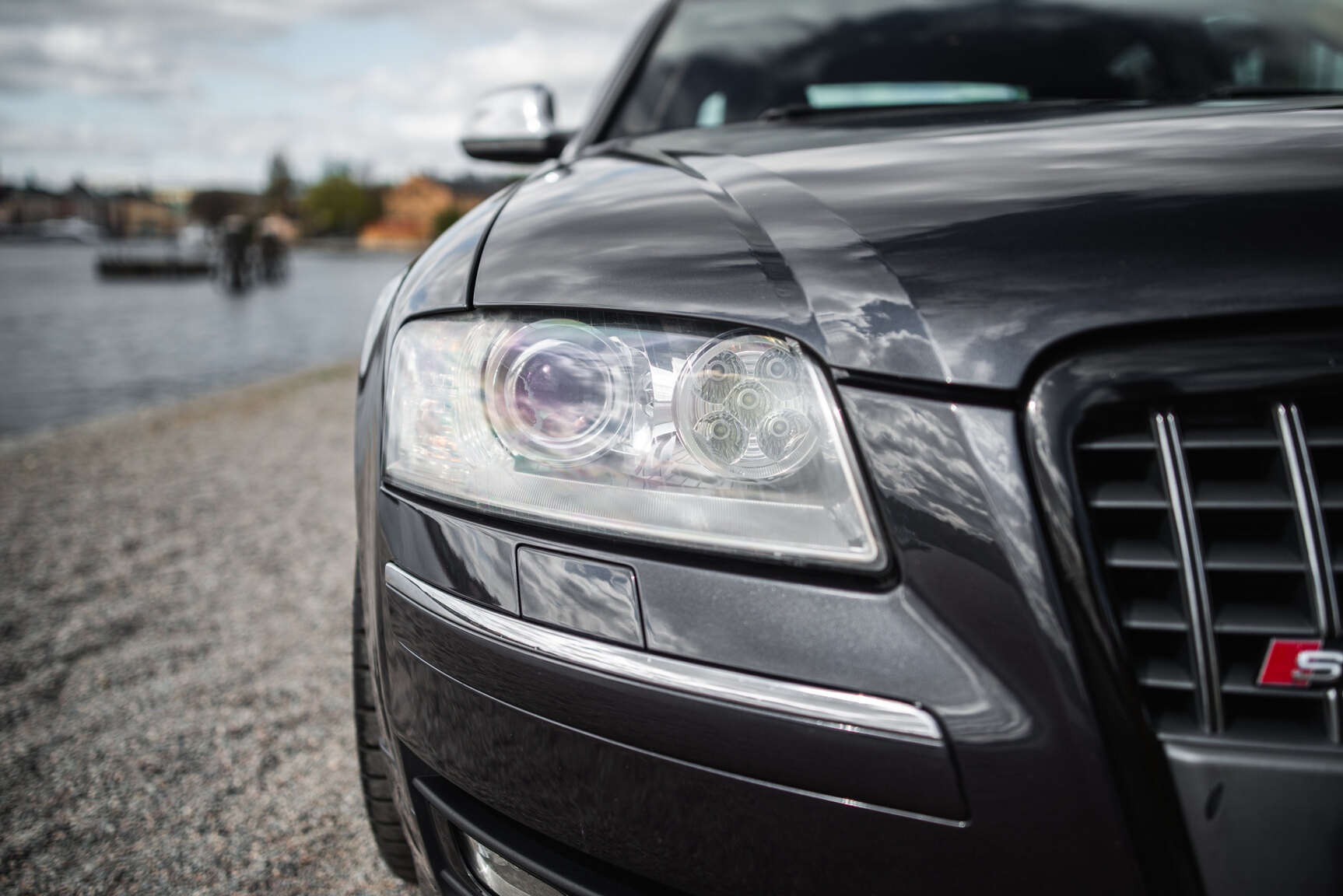 Exterior image of 2009 Audi S8 5.2 V10 FSI Quattro